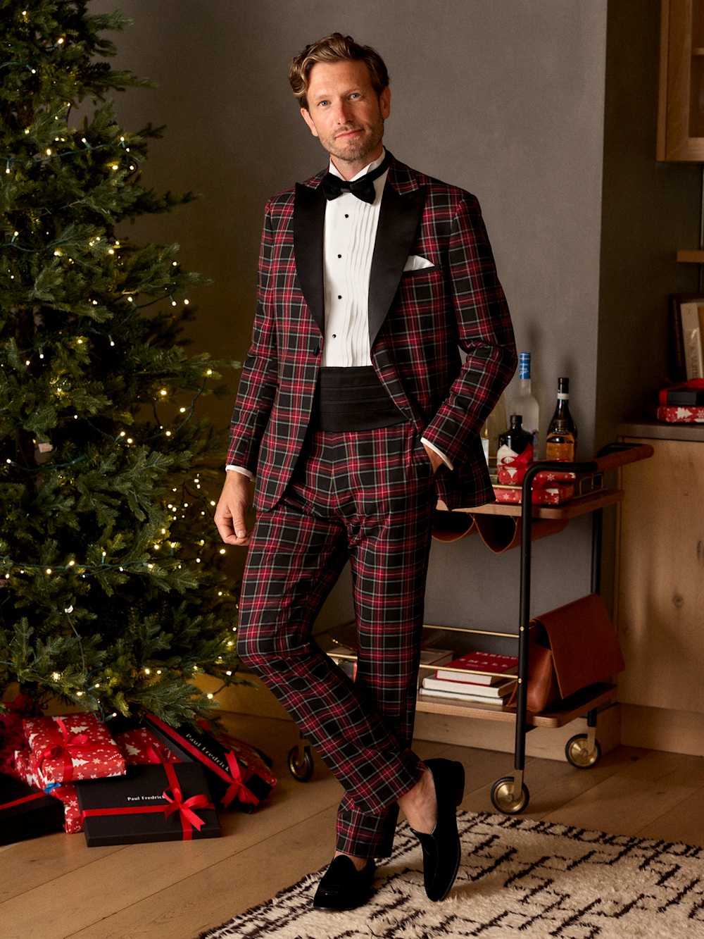 Alternate Shot of Men's black multi Suit