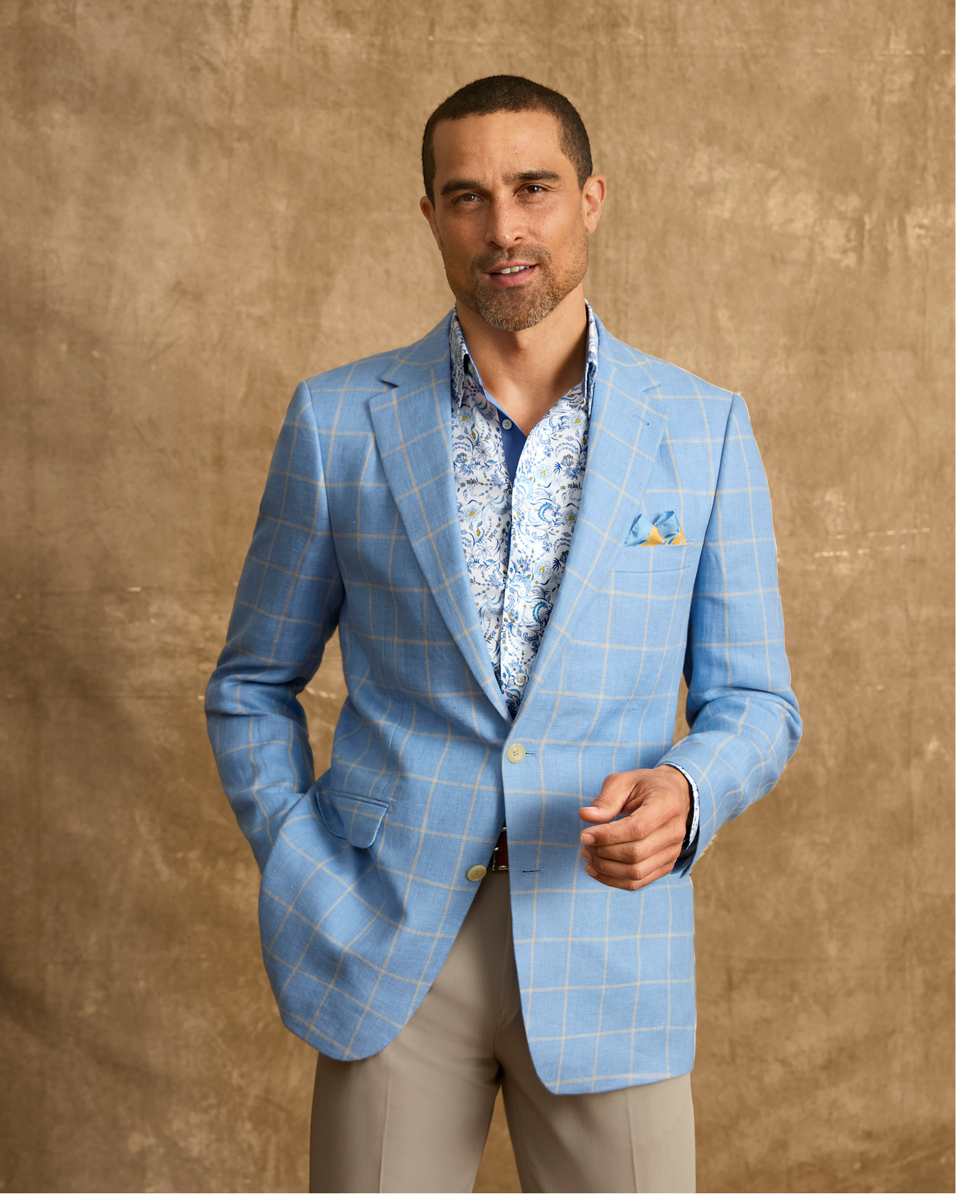 Shoppable lookbook image - 14