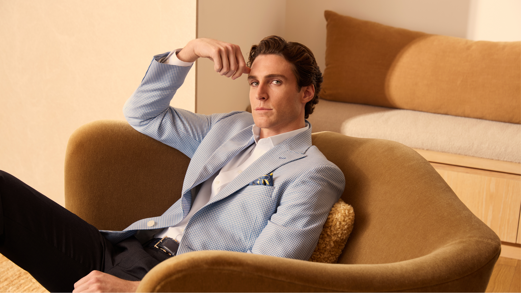 Shoppable lookbook image - 5