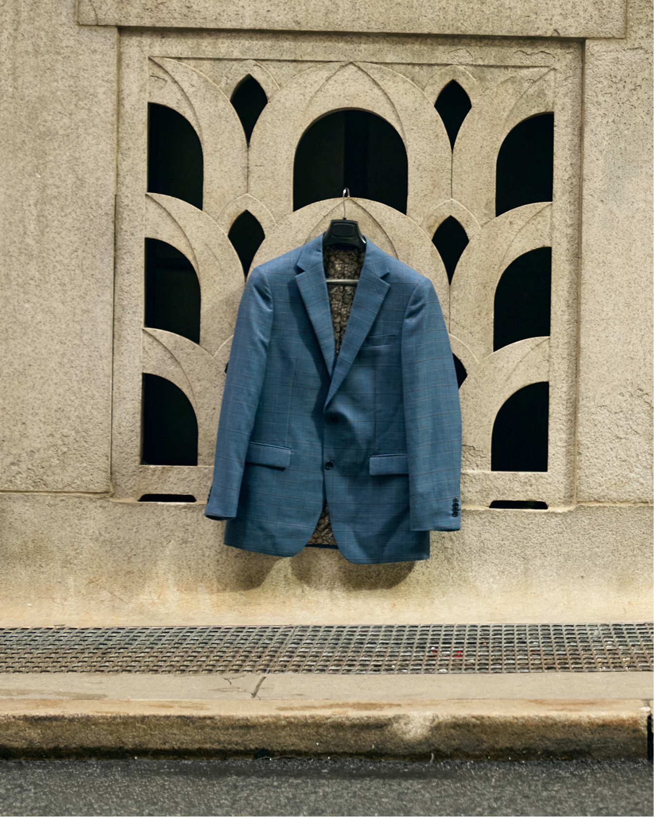 Shoppable lookbook image - 6