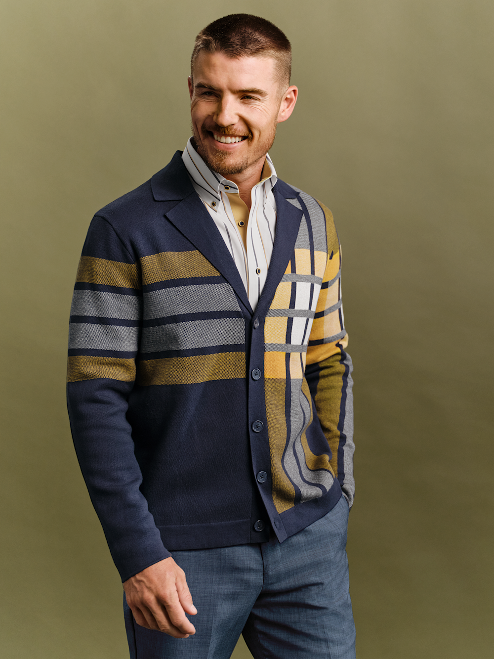 Cotton Notch Lapel Cardigan Sweater - Navy/gold – Paul Fredrick Cotton Notch Lapel Cardigan Sweater - Navy/gold – Paul Fredrick